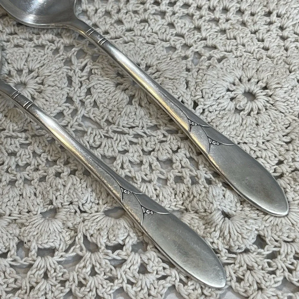Oneida Community Lady Hamilton Silverplate Teaspoons 1932 Vintage Spoon Lot Of 2